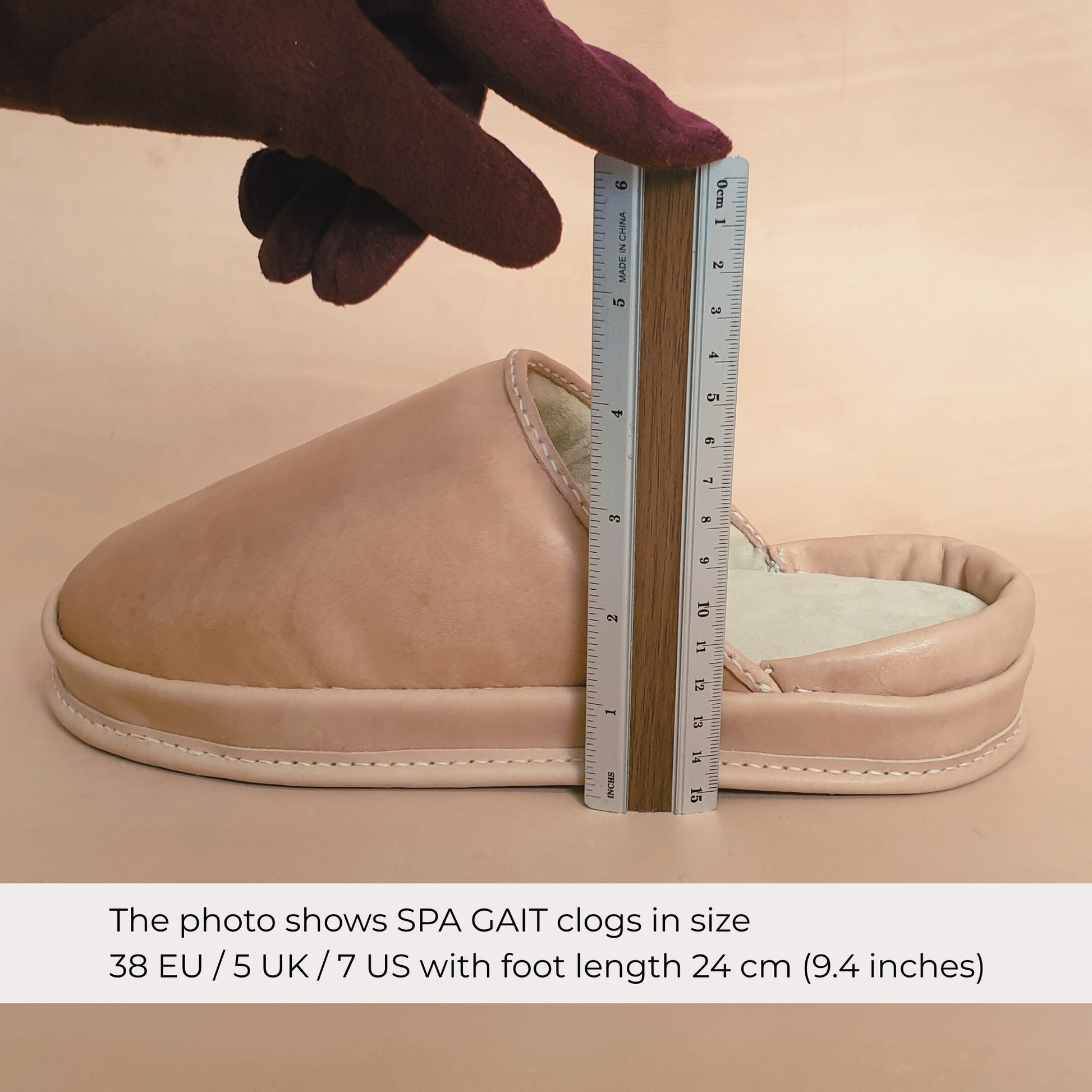Beige clog with a ruler showing size 38 EU/5 UK/7 US and foot length 24 cm on a beige background.
