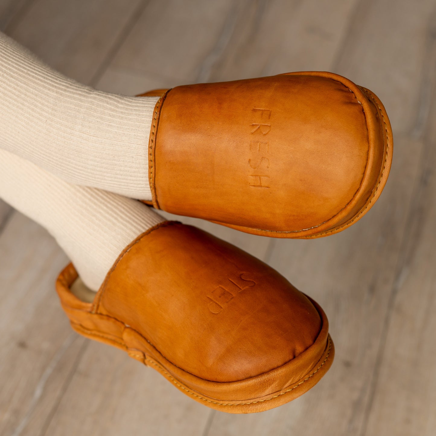 SPA GAIT Mocha Skin brown leather clogs worn in minimalist interior. Adaptive anatomical shoes made from natural leather with ergonomic fit. Slip-on clog shoes for women who value comfort, sustainability and artisan design. Ideal for creative spaces, studios and retreats.