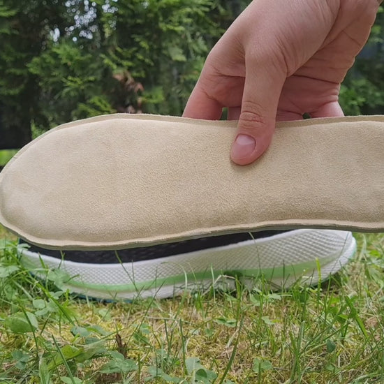 Video guide on how to install the SPA GAIT leather suede adaptive insole into sneakers. Shows the flexible natural material, the insertion process, and a graphic about full adaptation in 10+ hours.