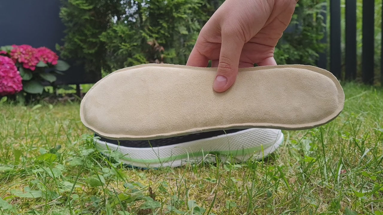 Video guide on how to install the SPA GAIT leather suede adaptive insole into sneakers. Shows the flexible natural material, the insertion process, and a graphic about full adaptation in 10+ hours.
